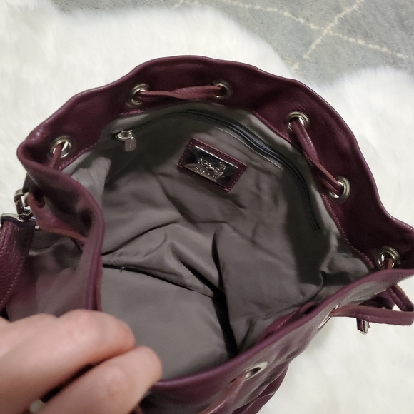 Roots tribe leather bucket bag - Picture 5 of 8